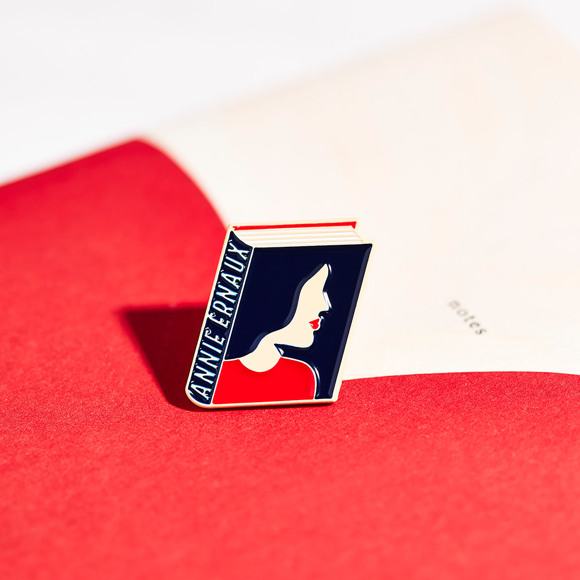 Annie Ernaux Book Pin Collection, Enamel Pin Books, Product Wholesale for Bookstores and Bookshops by Judy Kaufmann
Pin de livre Annie Ernaux